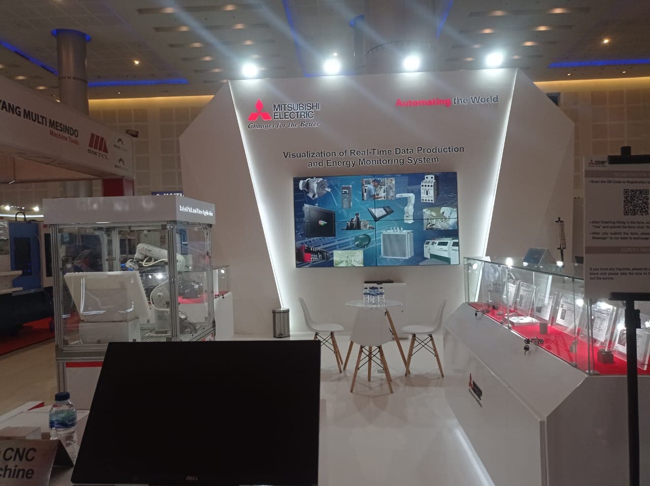 Booth Mitsubishi | Videowall LFD
